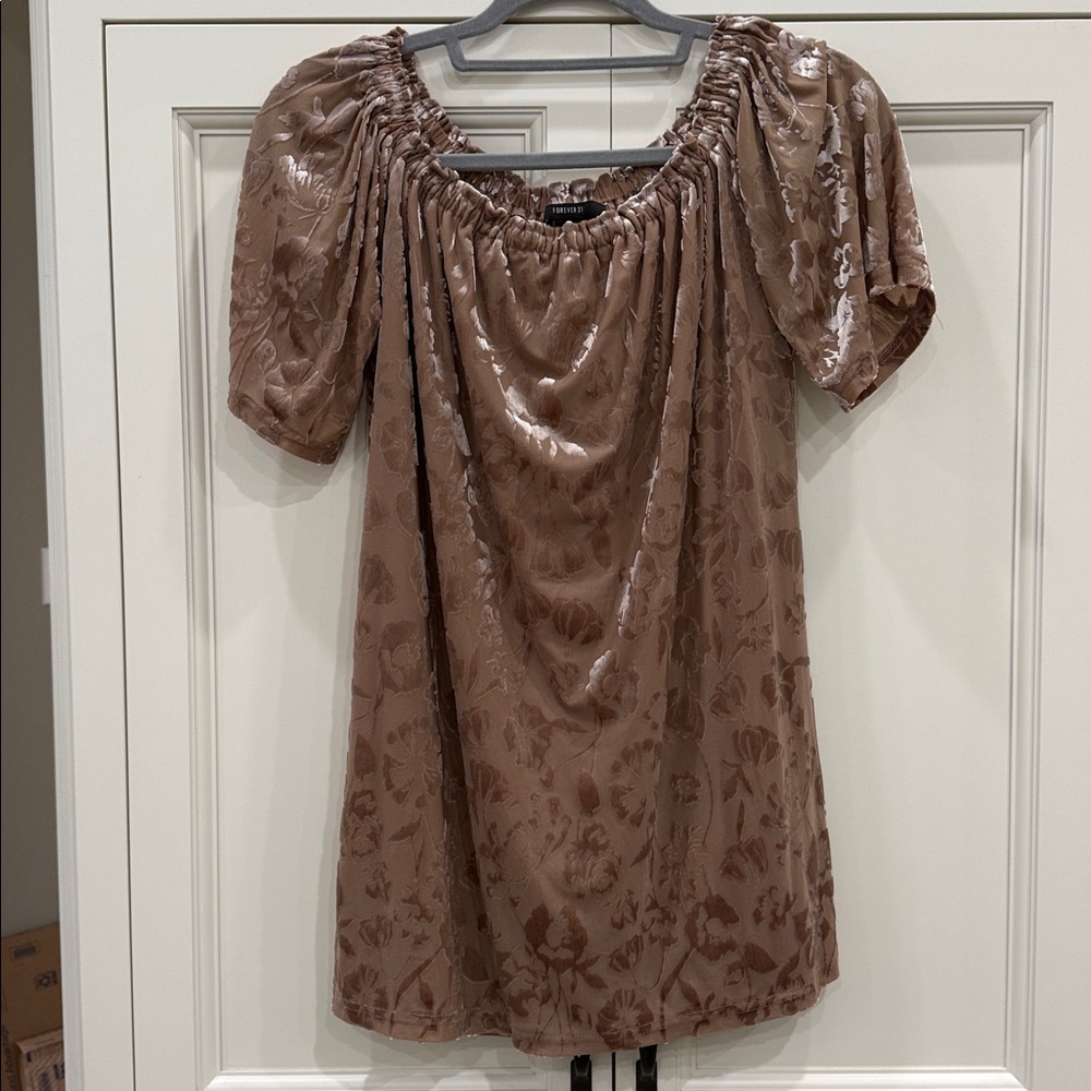 Forever 21 Crushed Velvet Floral off the shoulder Top. Sheer sleeves Size Small